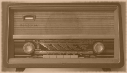 Old Radio, Image is Public Domain